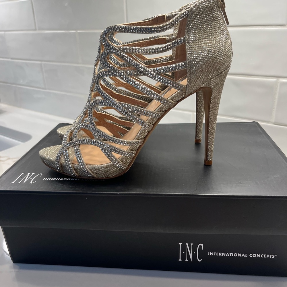 Inc sharee2gld- champagne heel height 4”